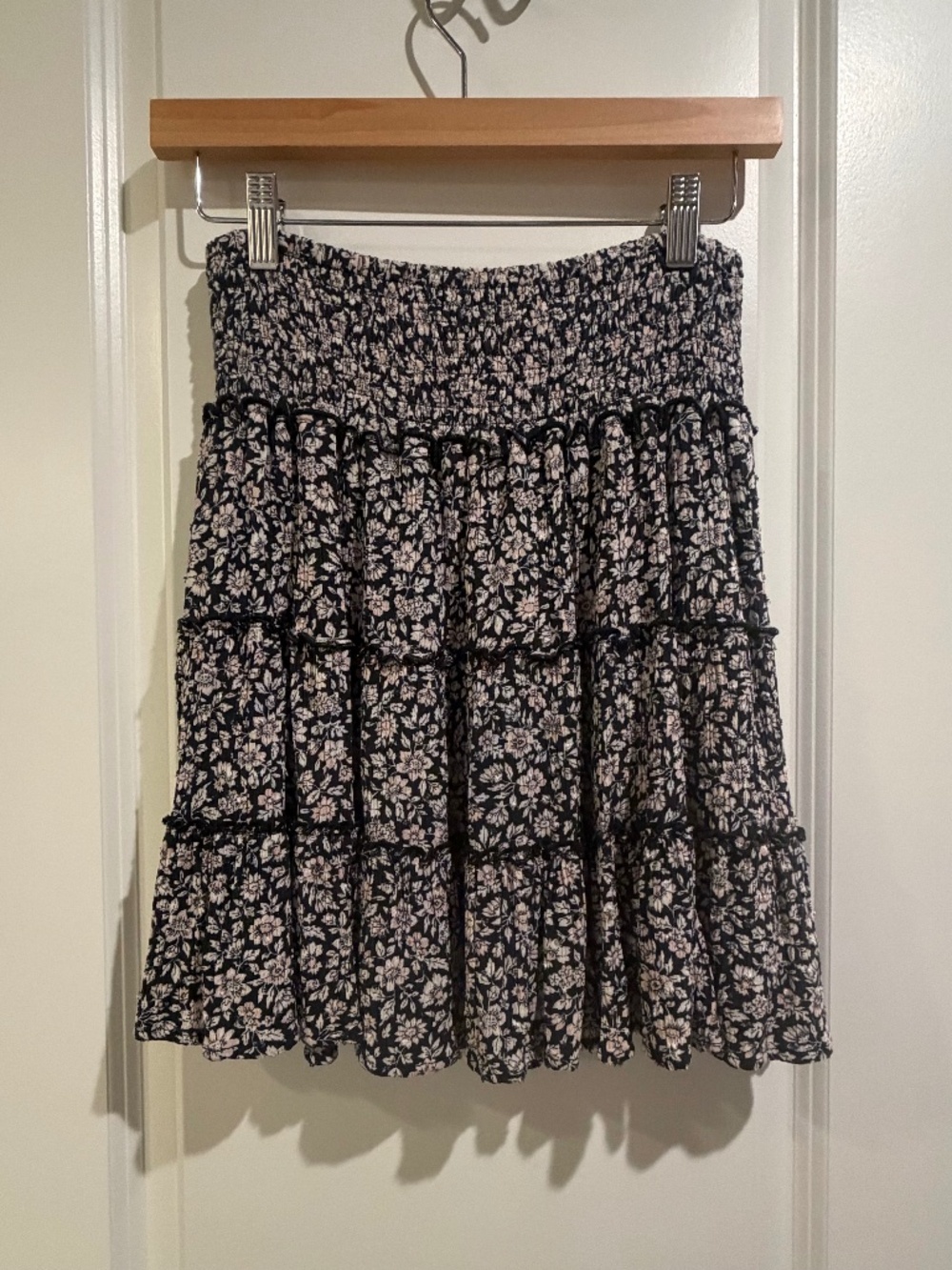 NWOT - American Eagle Floral Smocked Tiered Mini Skirt - Size S